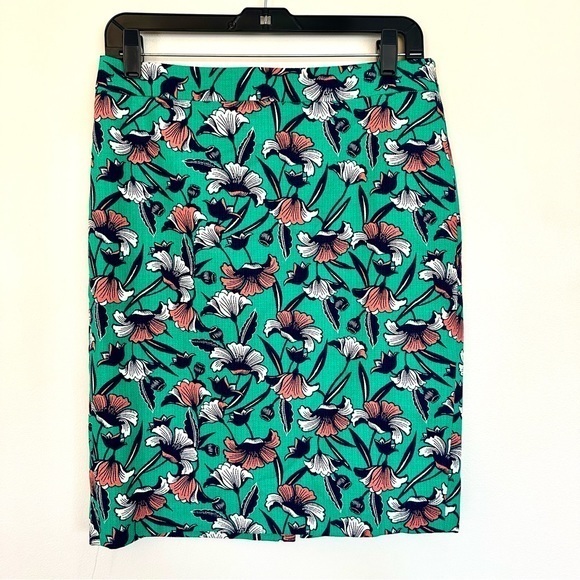 J. Crew Dresses & Skirts - J. Crew Green Floral Basketweave Short Pencil Skirt Size 2